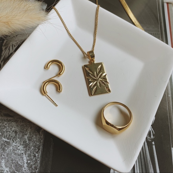 18k Gold Small Hoop Earrings Minimalist - Picture 5 of 9